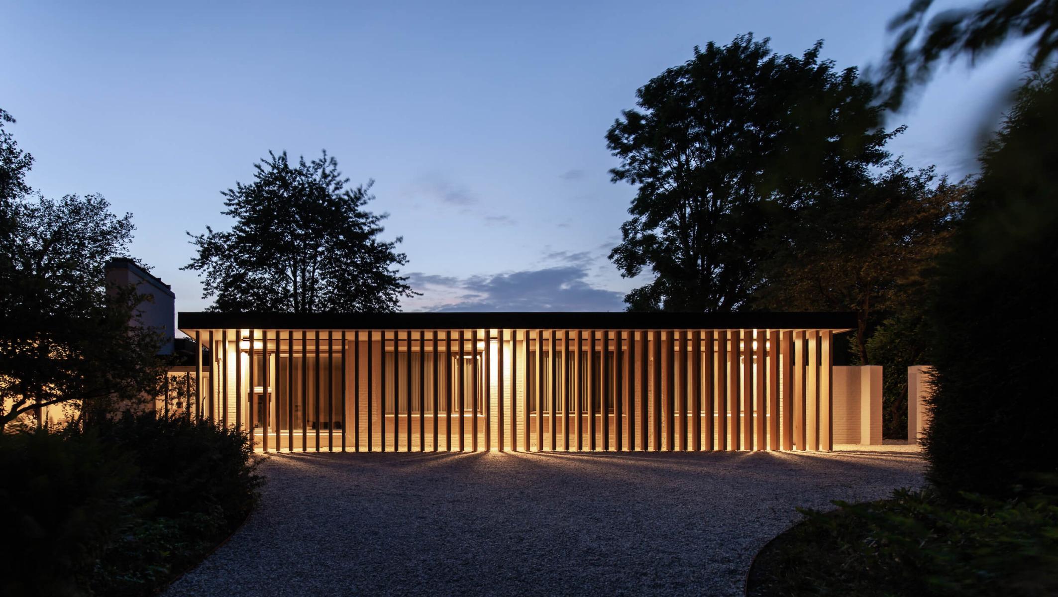 achtergevel bosvilla, houten details